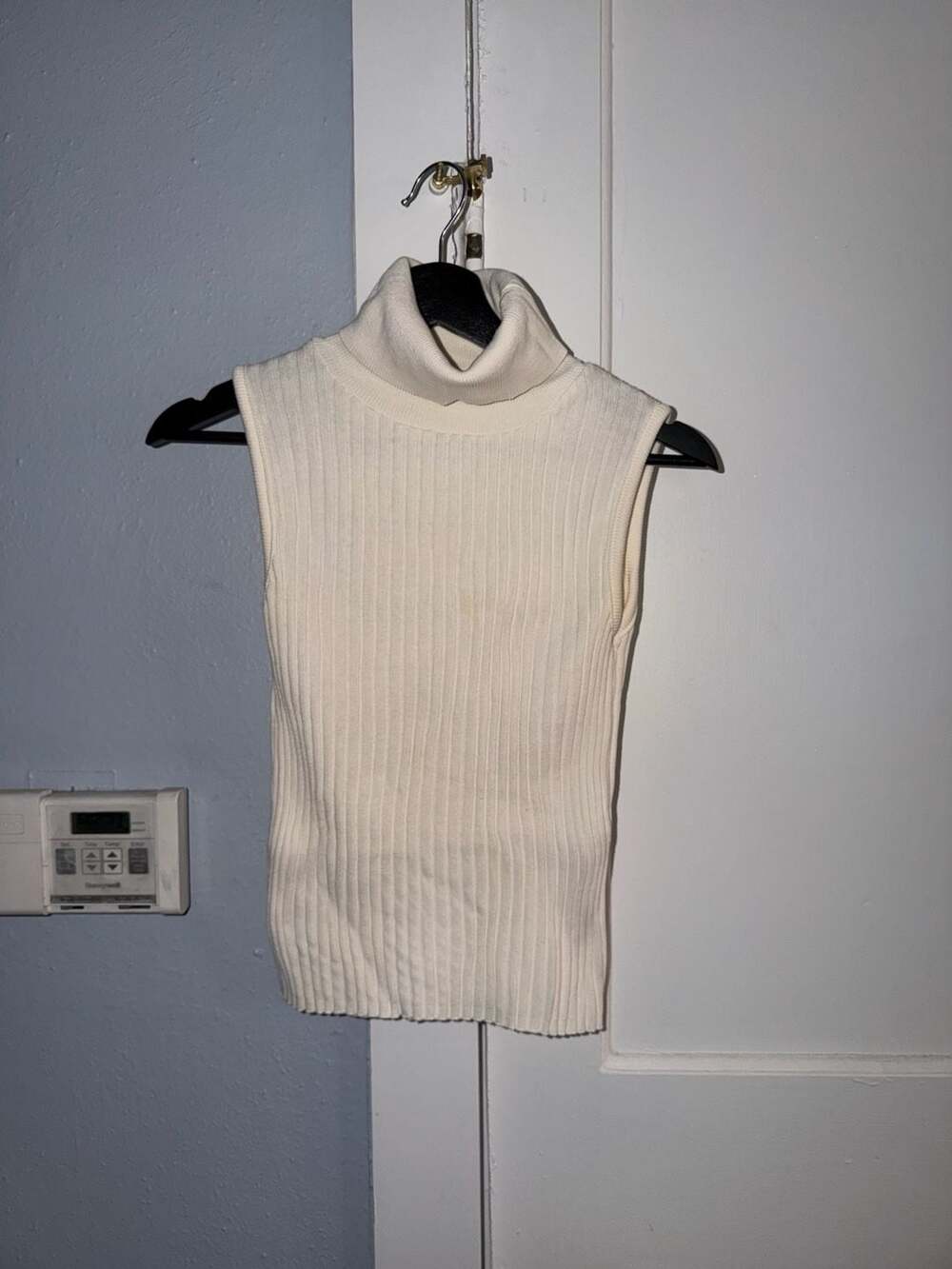 Coolwear USA Sleeveless Ribbed Turtleneck Top Size M

#y2k #2000s